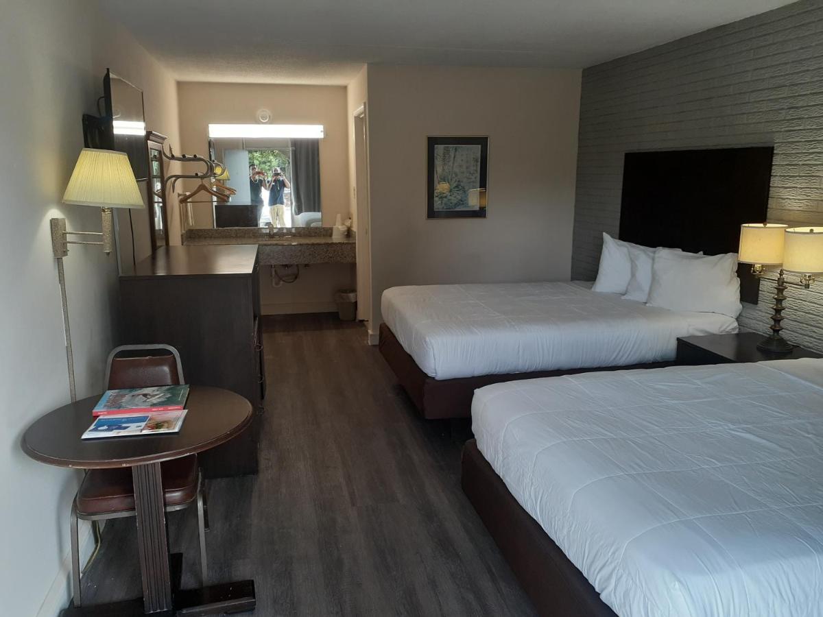 Rodeway Inn & Suites Wilmington North Rom bilde