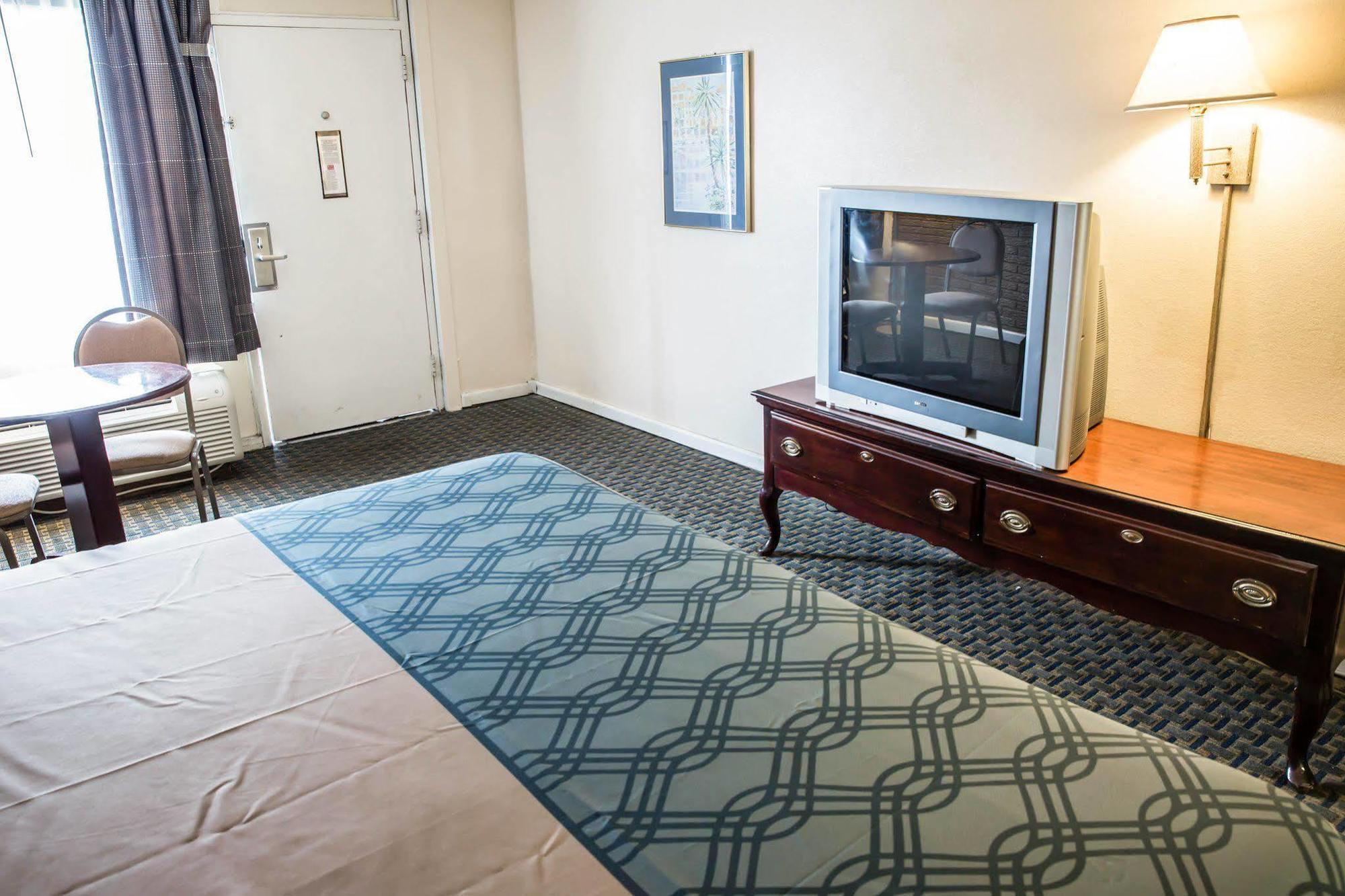 Rodeway Inn & Suites Wilmington North Eksteriør bilde